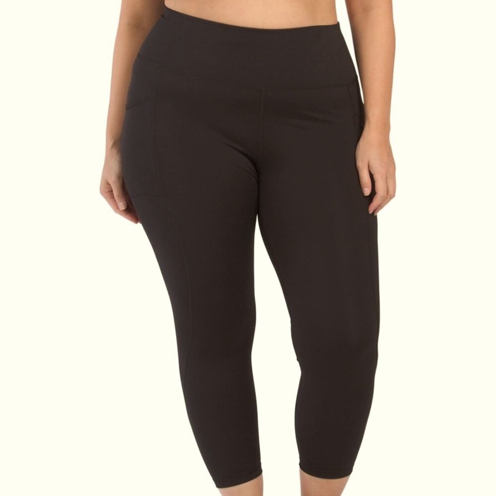 Reebok High Rise Plus Leggings. 1X. Black. 2 Side Pockets/High Rise Waist.